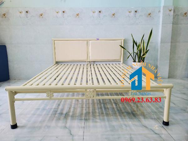 Giường sắt ngang 1m4 dài 2m Đại Thành